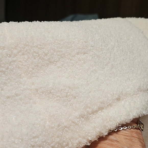 Susan Graver Weekend Women's Cream Button-Up Coat. meduim. Sper Soft. Big Pocket - Picture 4 of 10